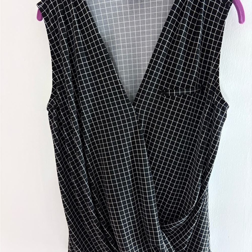 White House Black Market Grid Pattern Blouse